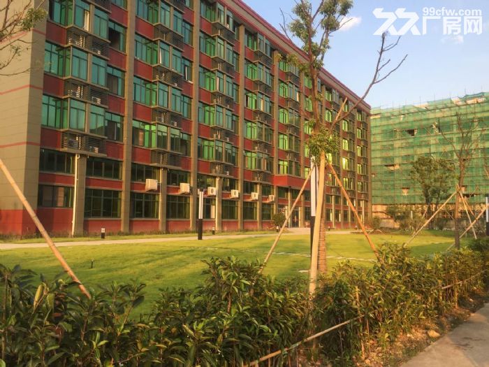 台金高速临海出口[临海大型厂房] 4000平一楼2000，二楼2000，低价出租-图5