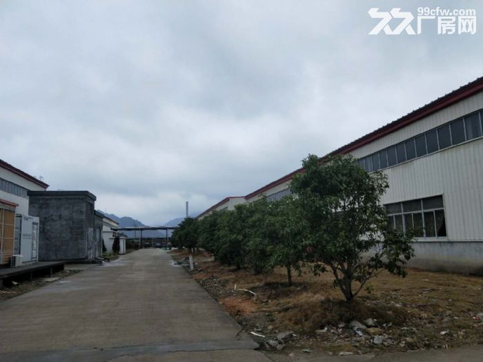 转让椒江附近2300平方楼上楼下的冷库！配套齐全，价格面谈，独门独院！